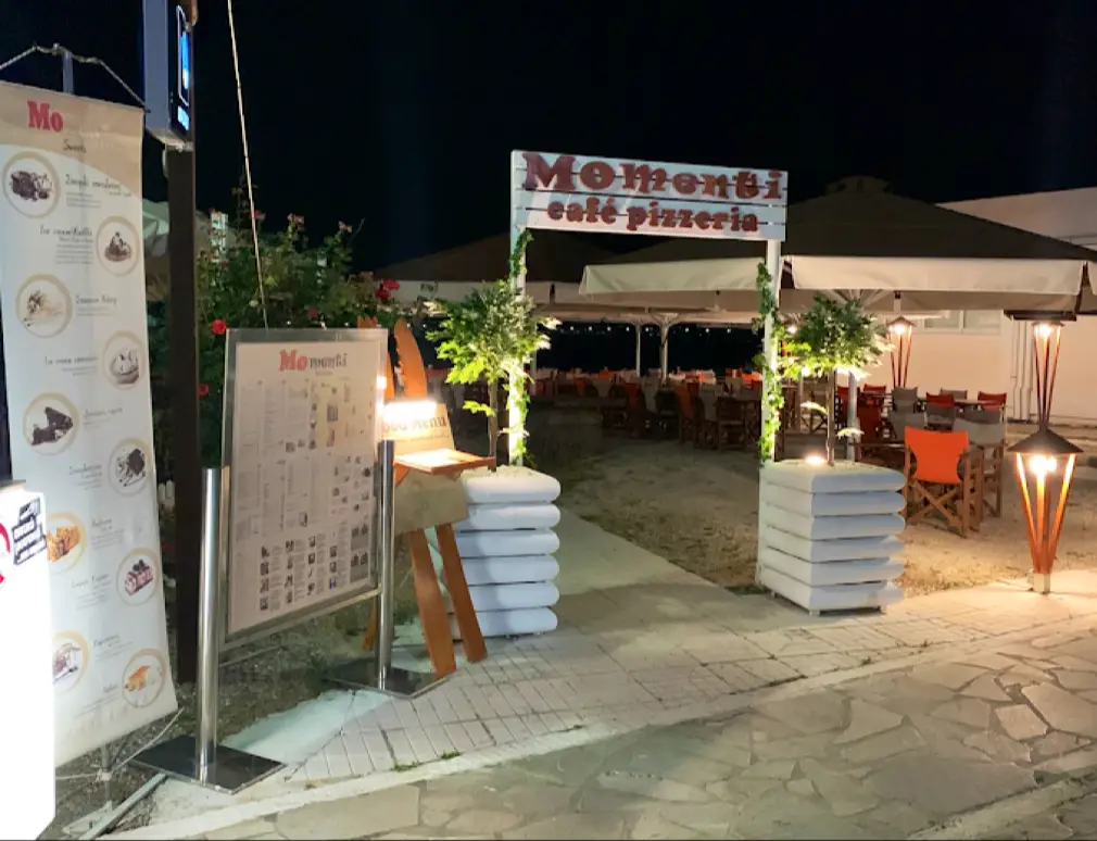 Momenti Cafe Pizzeria Play Room Παιδοτοπος Restaurant in Erétria