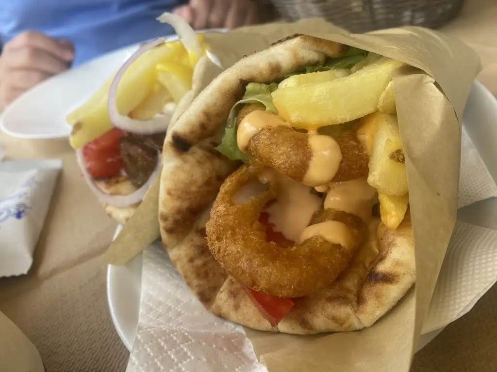 Aya BOUSSETTA_Diporto_Erétria_Bewertung