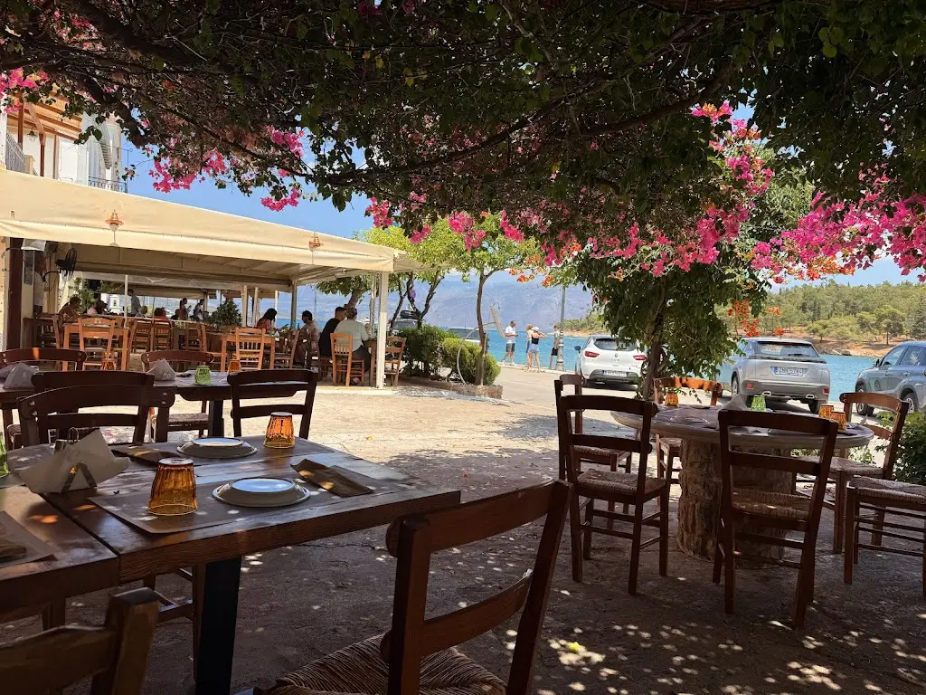 Galaxavra - Γαλαξαύρα Restaurant in Galaxídhion