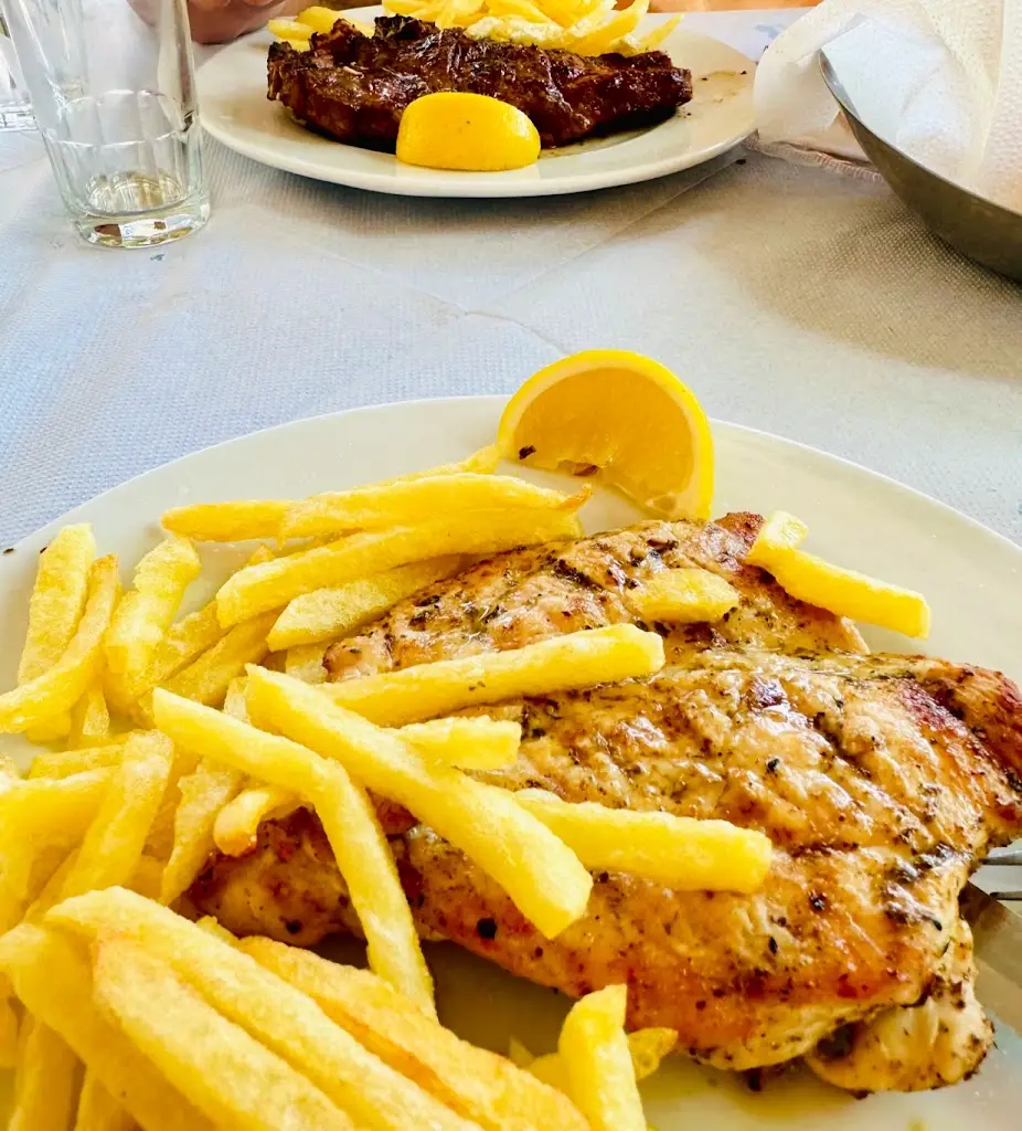 Lela Avraam_Porto restaurant_Galaxídhion_Bewertung