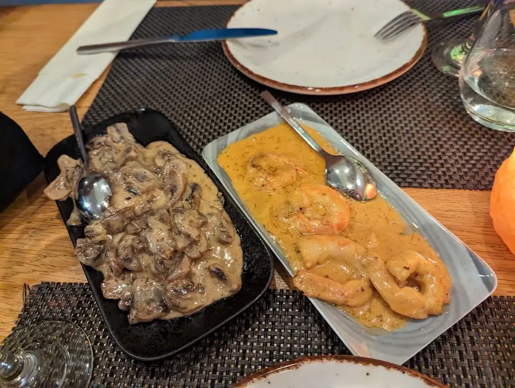 Lesly Demon_Bebi's_Álimos_review