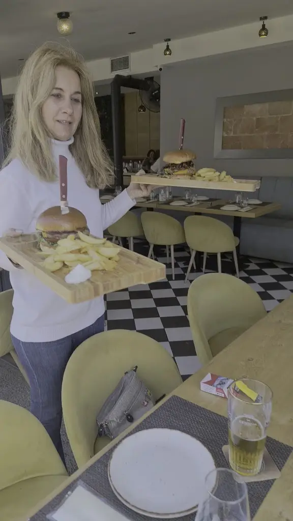 Bebi's_Álimos_slider_image_2