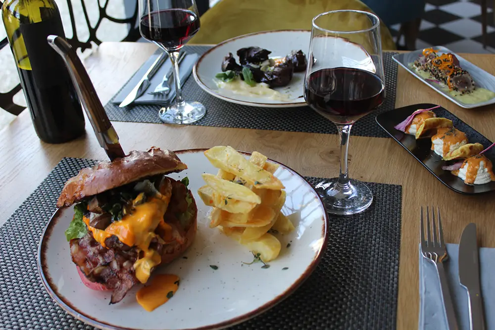 Bebi's_Álimos_slider_image_3