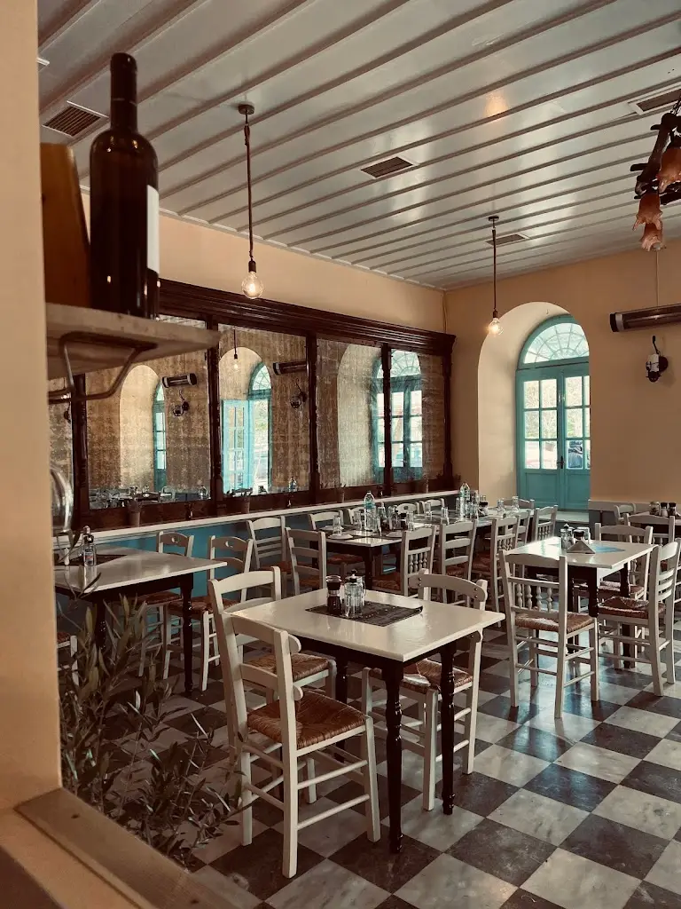 STEKI FAMILY Restaurant in Galaxídhion