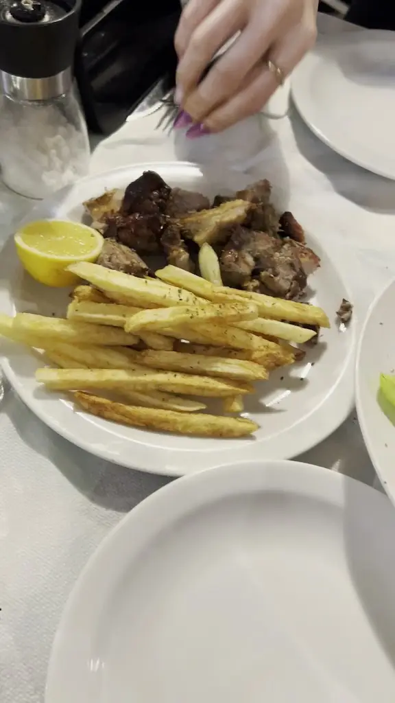 STEKI FAMILY_Galaxídhion_slider_image_2