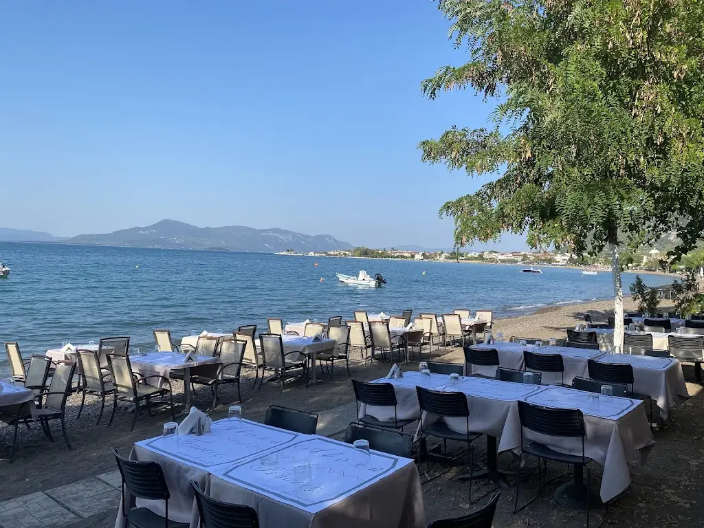 Abona Kamena Vourla Restaurant in Kaména Voúrla