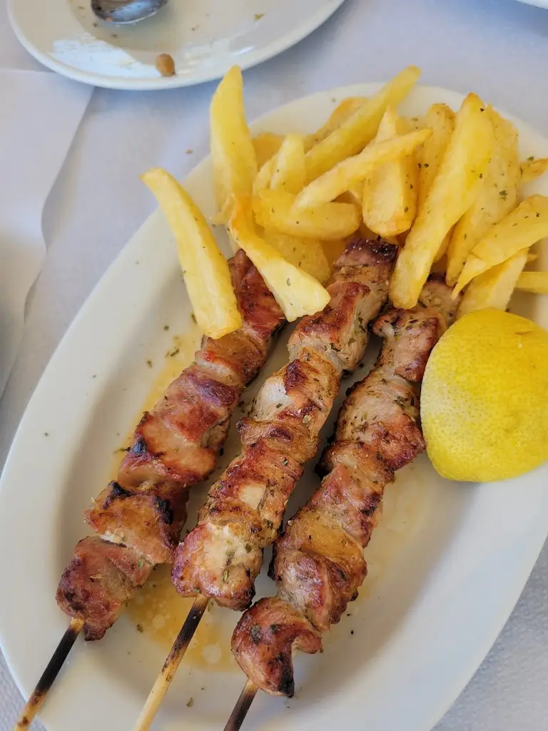 Adreano Karantino_Dionysos Kamena Vourla_Kaména Voúrla_review