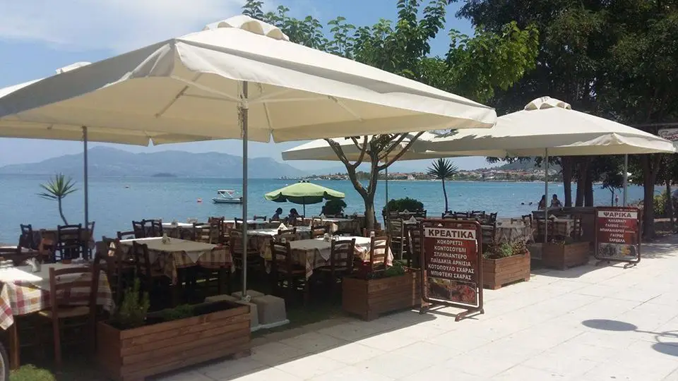 Dionysos Kamena Vourla Restaurant in Kaména Voúrla