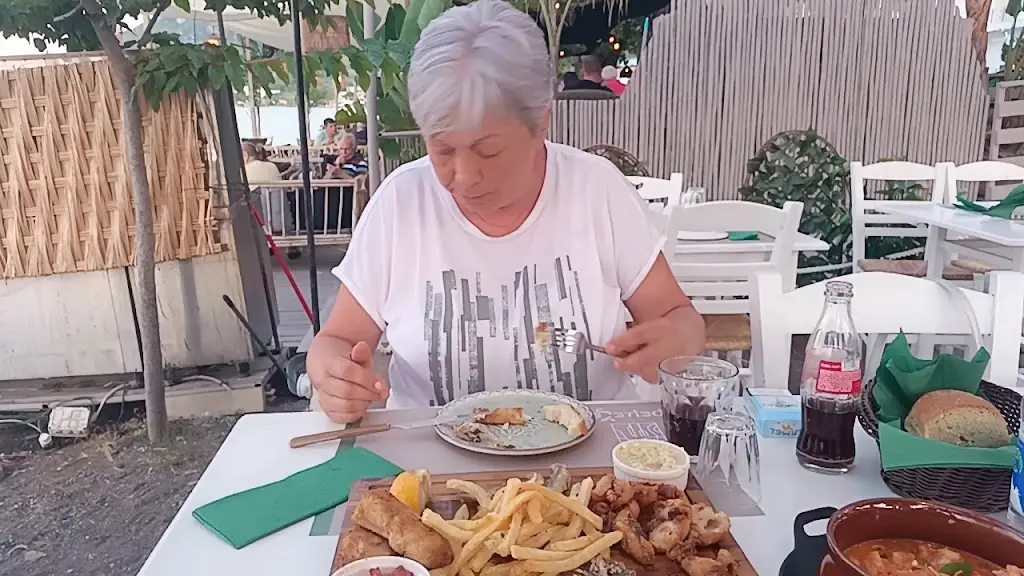 Meze-resto-remeze_Kaména Voúrla_slider_image_2