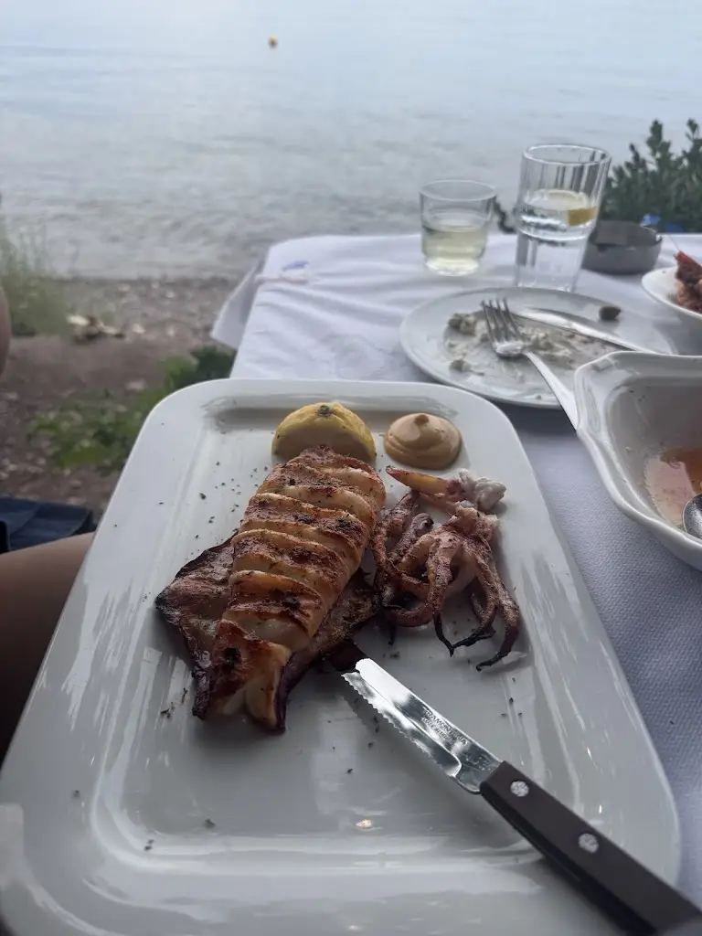 Ania Mason_Nostos Fish Restaurant_Kaména Voúrla_Bewertung