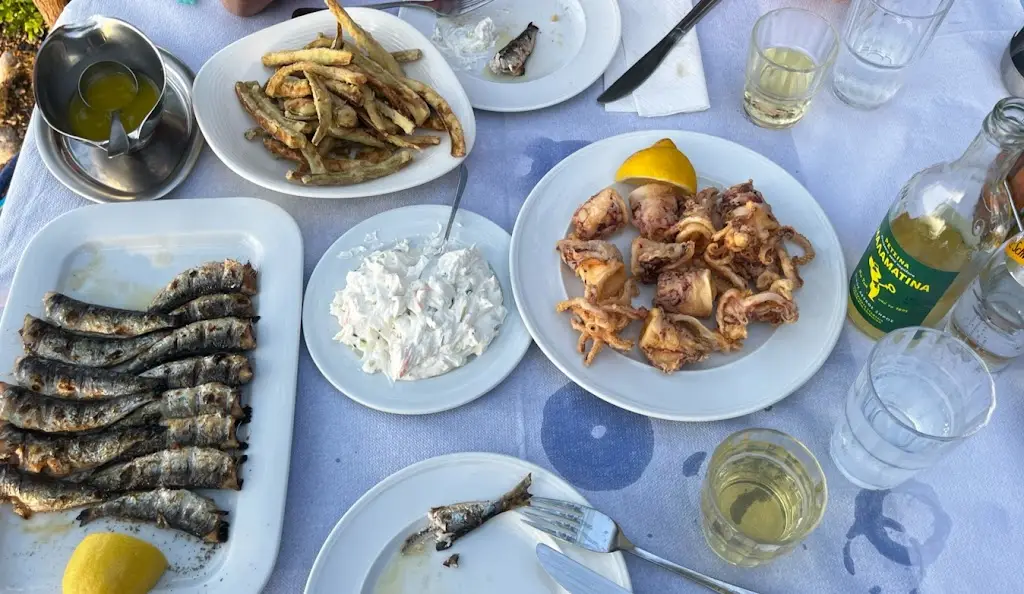 Sofi Gribovski_Nostos Fish Restaurant_Kaména Voúrla_Bewertung