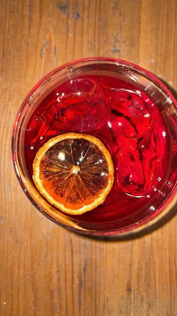 Ιωάννα Ζερδέ_Thérōs_Kaména Voúrla_reseña