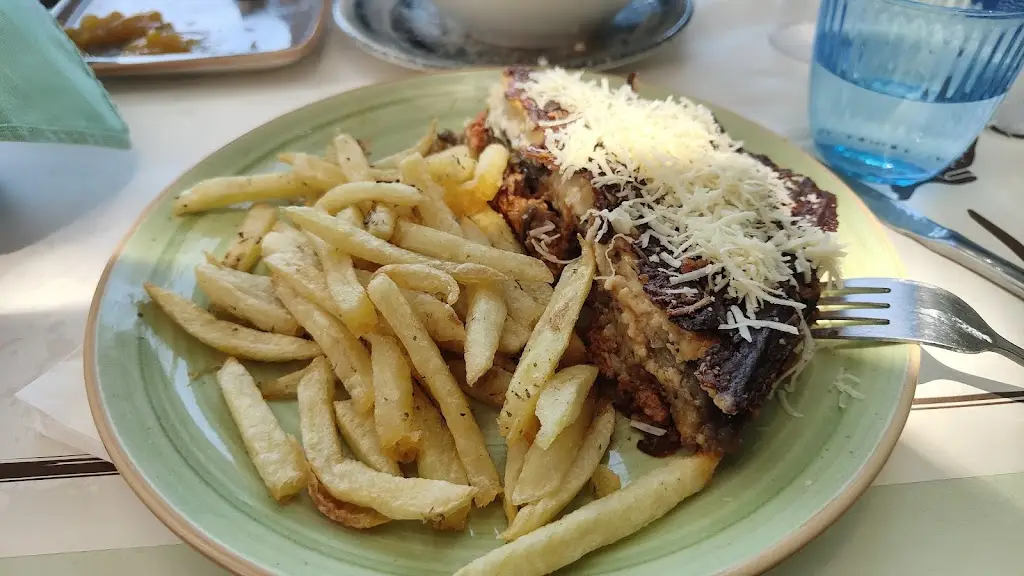 Evelyne Casual_Stilvi_Kaména Voúrla_Bewertung