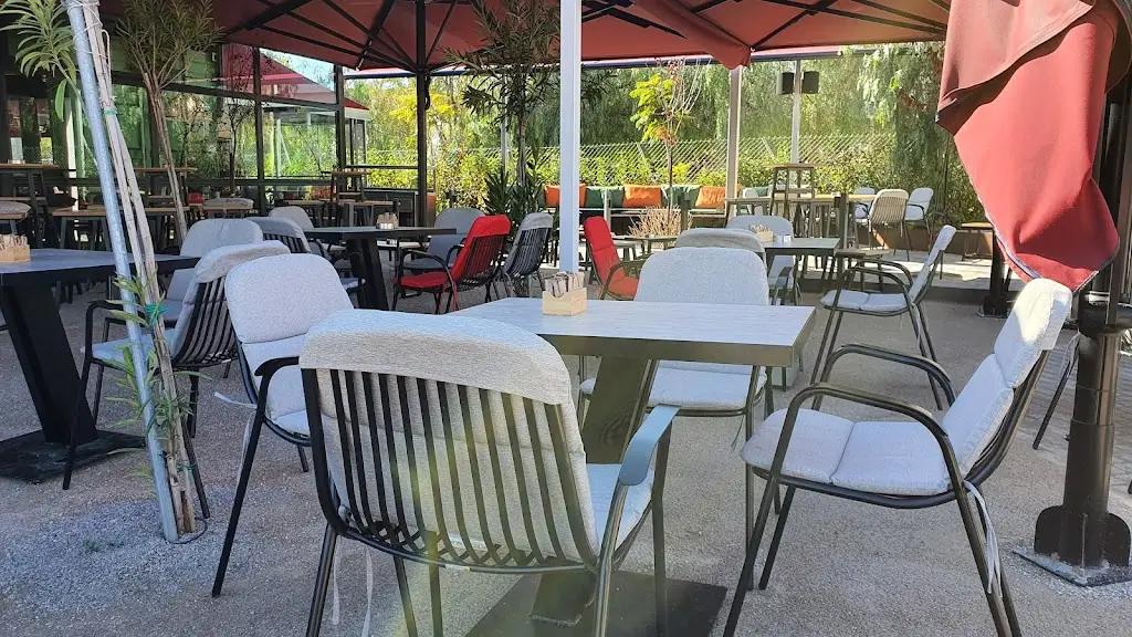 NOE VOUDOURIS_Bond cafe bar restaurant_Álimos_Bewertung