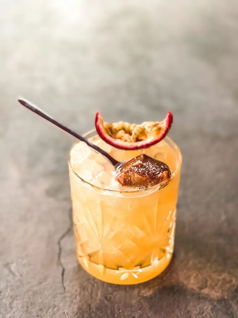 Bond cafe bar restaurant_Álimos_slider_image_3