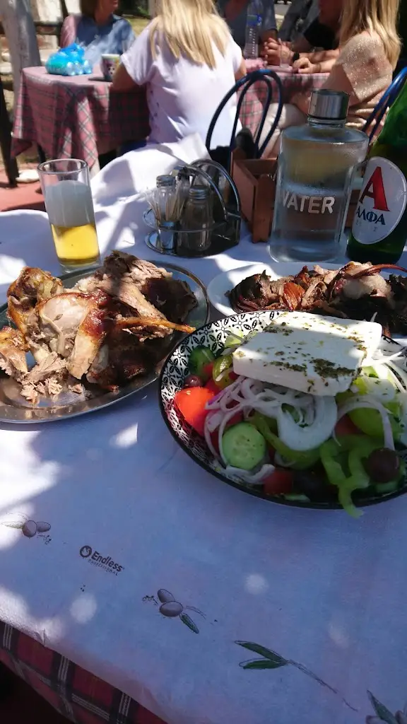 Menü_Το Ελληνικον_Kaména Voúrla_Bild_1