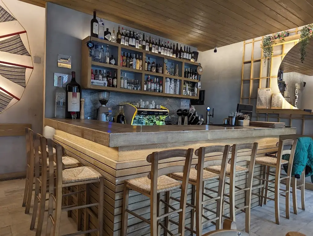 Chris Uhlik_Mylos Cafe - Restaurant_Karpenísi_Bewertung