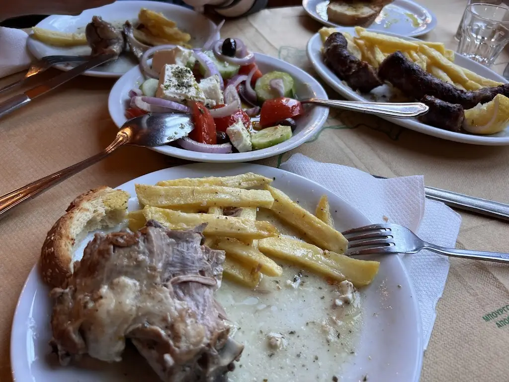 Nick Nik_Panórama Tavern_Karpenísi_Bewertung