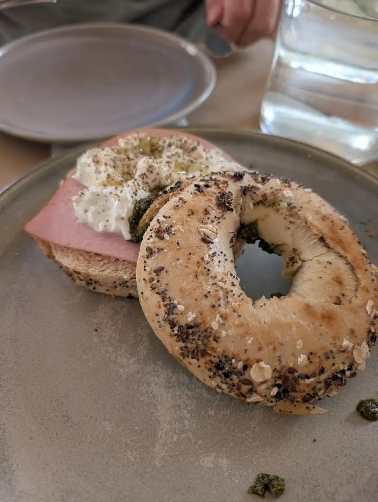 Tome Astardjiev_Inicio | Coffee, Gastro & Cocktails_Álimos_Bewertung