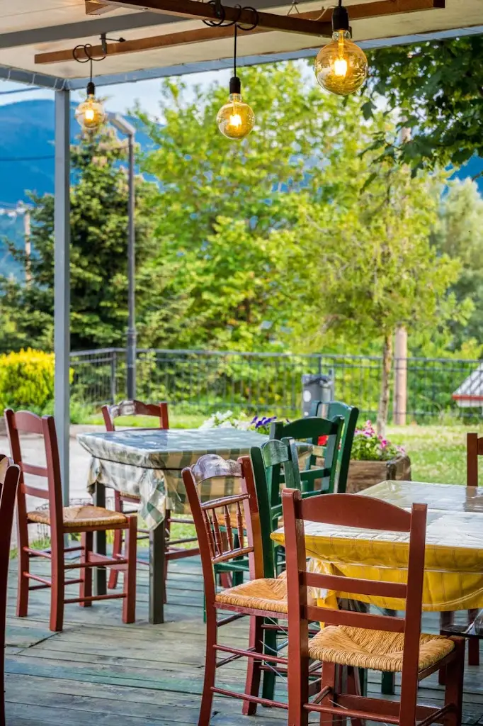 Xotikó μεζέ Restaurant in Karpenísi