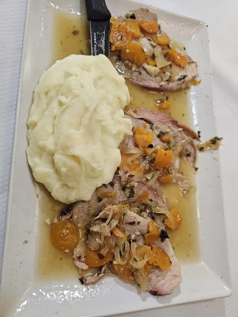 Zoe's Tavern_Karpenísi_slider_image_3