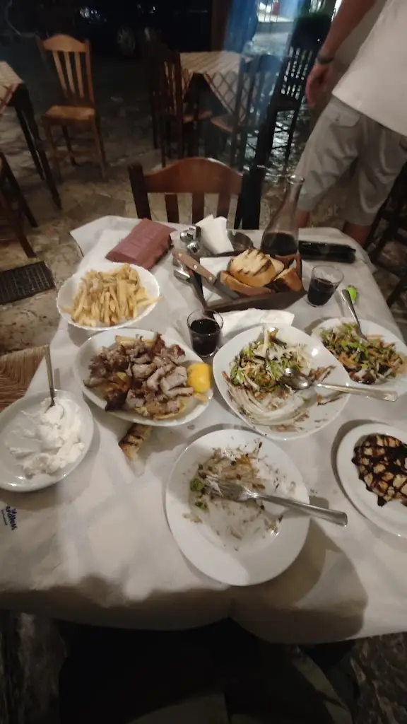 Thanasis Vrahnis_Foliá Tavern_Karpenísi_Bewertung