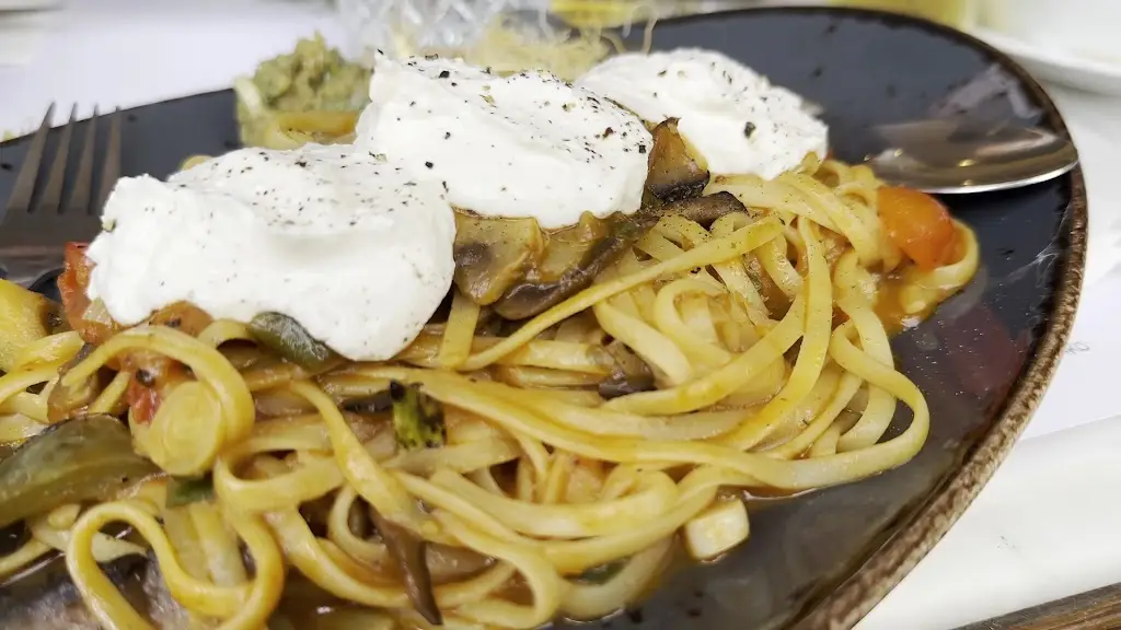 O Mpakalis_Álimos_slider_image_2