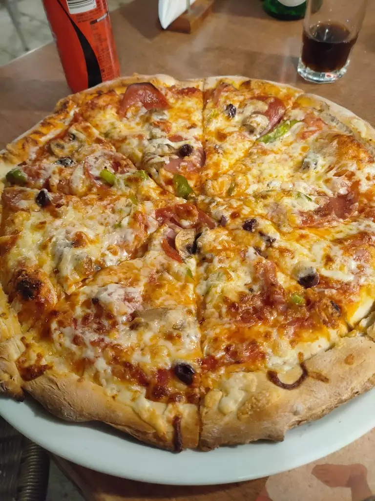 Pizza Goniá_Karpenísi_slider_image_1