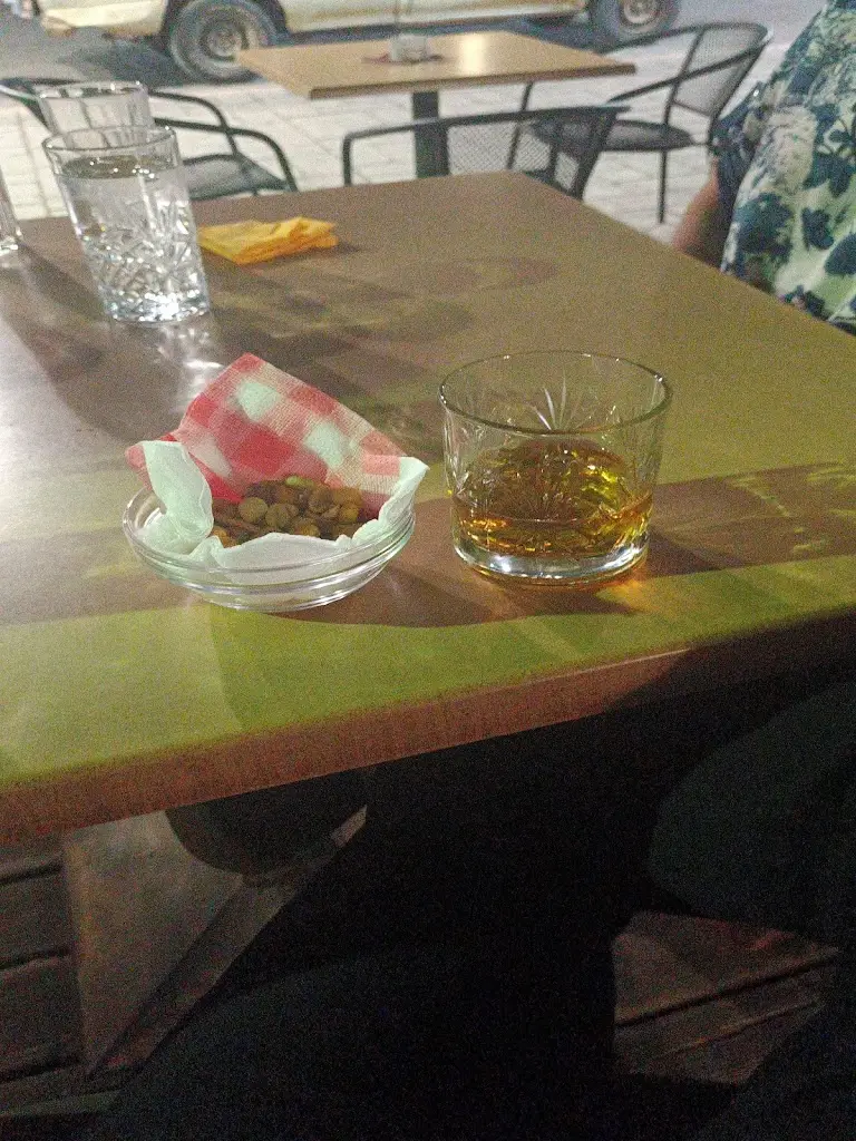 kwstas GOGOS_oistros Cafe_Káto Tithoréa_Bewertung