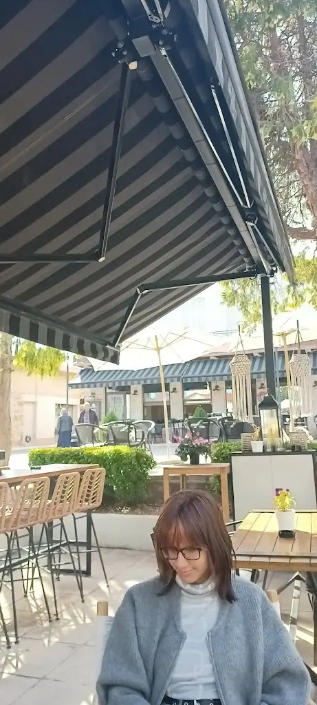 stelios karamitsos_Montage Cafe & Bar_Káto Tithoréa_review