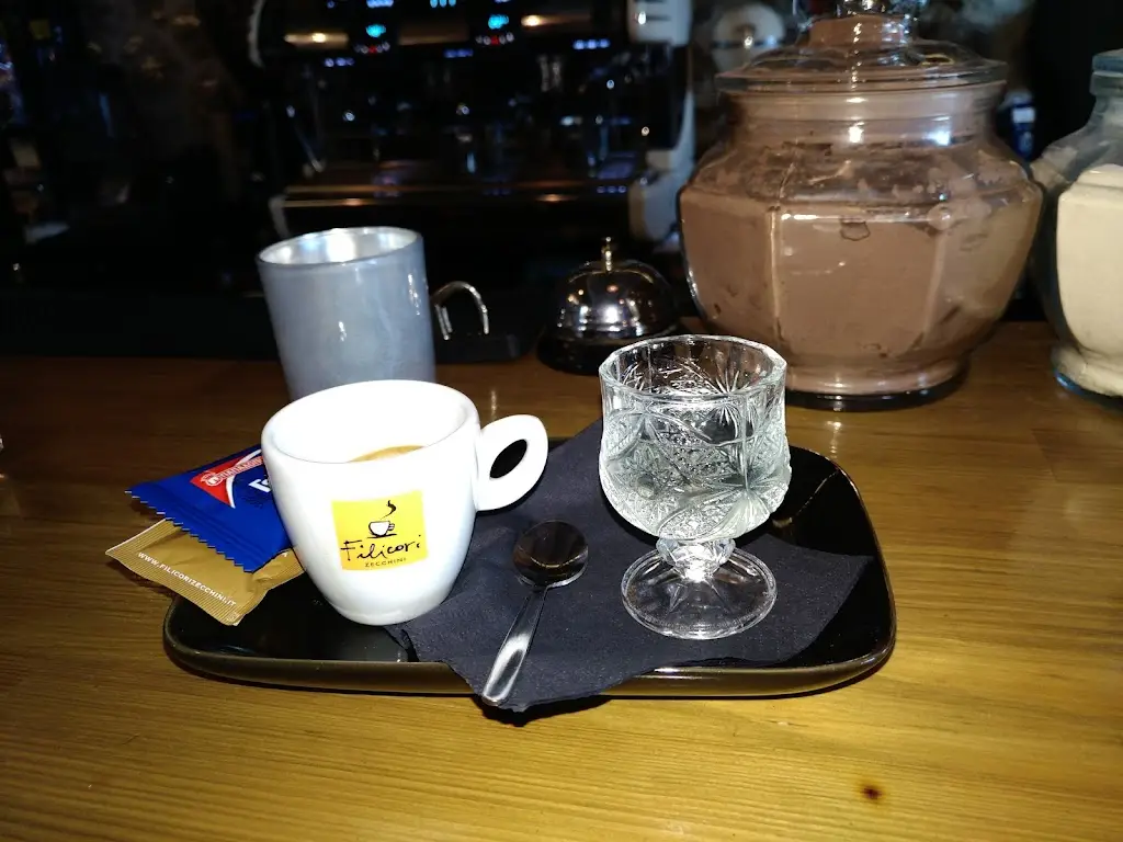 Montage Cafe & Bar_Káto Tithoréa_slider_image_2