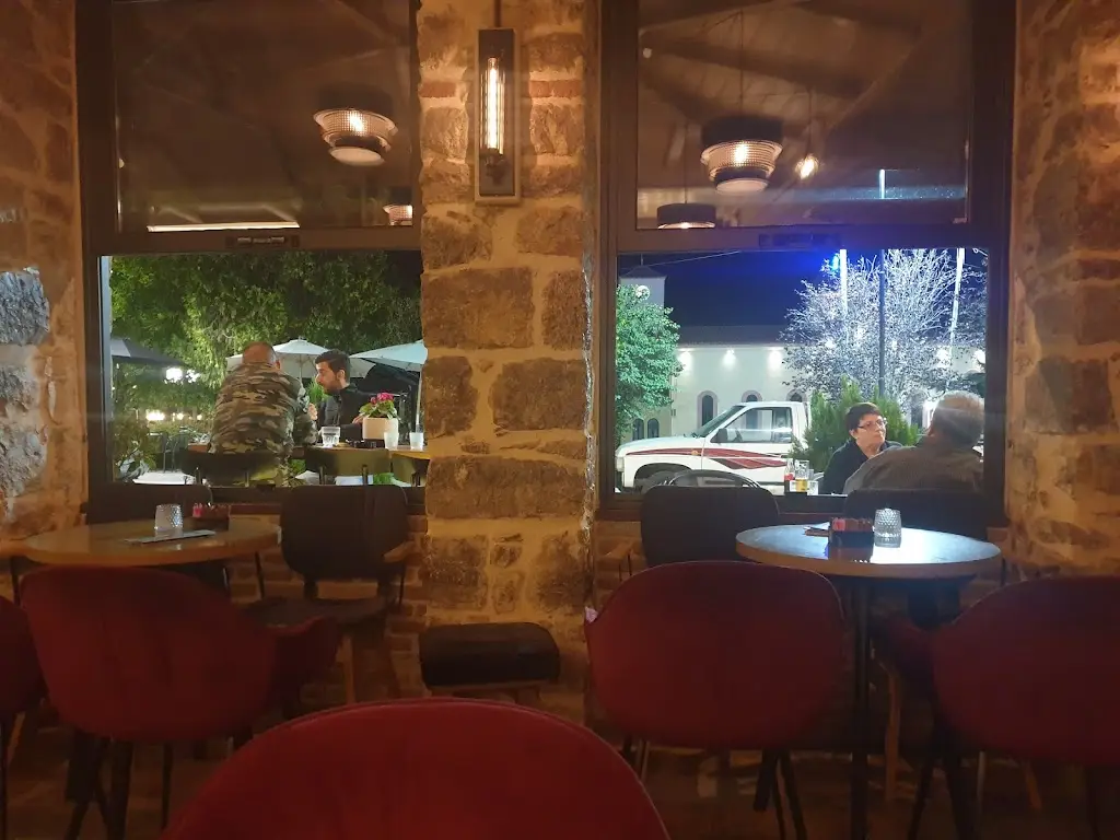 Montage Cafe & Bar_Káto Tithoréa_slider_image_3