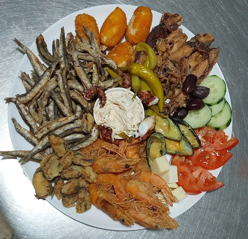 Παπαδιάς Μεζεδοπωλείο_Kastélla_slider_image_2