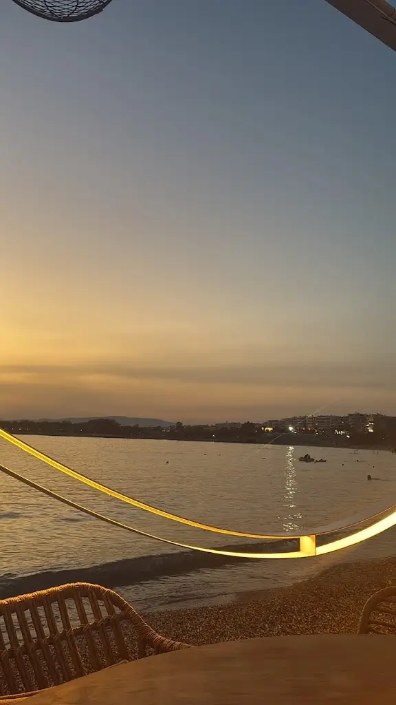 Anthonette Smith_Ελλάδος Εικόνες_Álimos_review