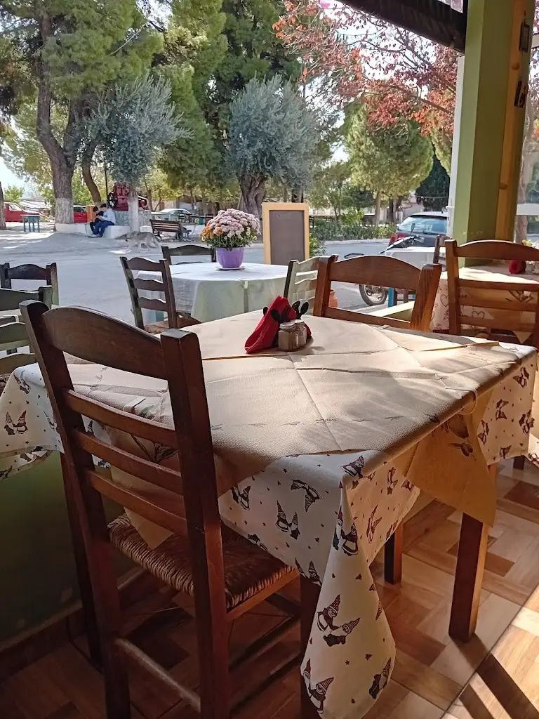 ΤΑΒΕΡΝΑ "Το ραδίκι στο πιάτο" Restaurant in Kastélla