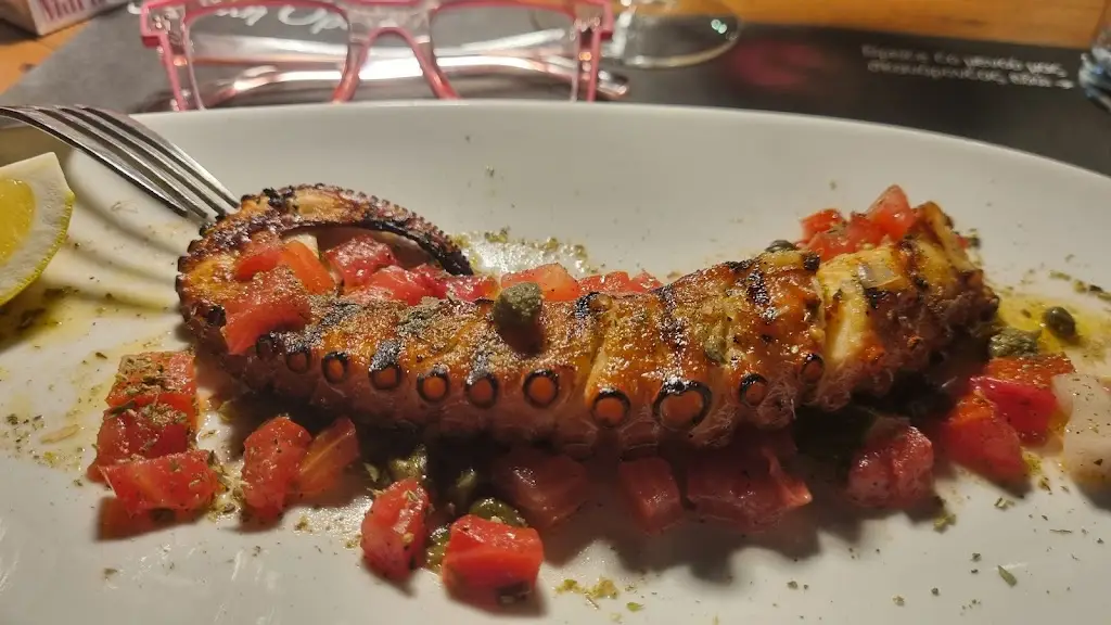 Marc Bour_Ta katsarolakia Restaurant_Kastélla_Bewertung