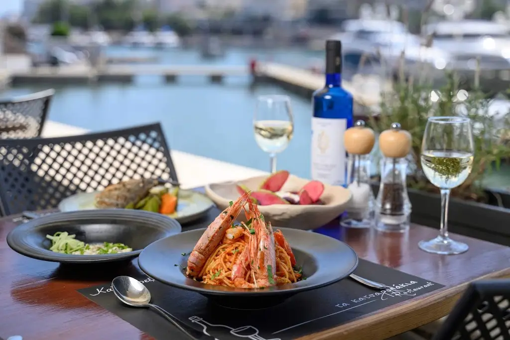 Ta katsarolakia Restaurant_Kastélla_slider_image_3