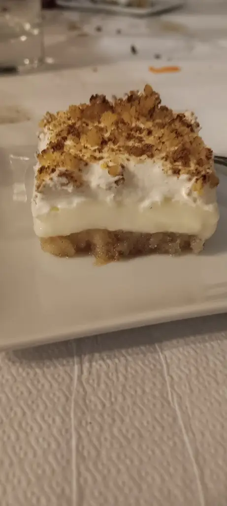 Βάσω Σίμου_Η ΤΑΒΕΡΝΑ ΤΟΥ ΒΑΣΙΛΗ_Kastélla_reseña