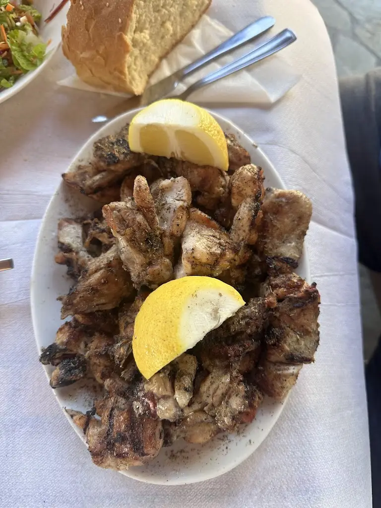 Η ΤΑΒΕΡΝΑ ΤΟΥ ΒΑΣΙΛΗ Restaurant in Kastélla