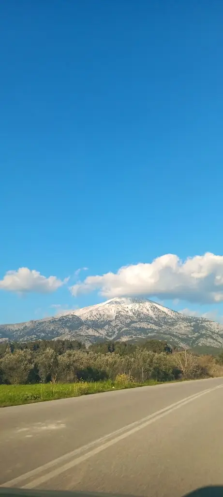 Βάσω Σίμου_Ταβέρνα Κρητικός_Kastélla_review