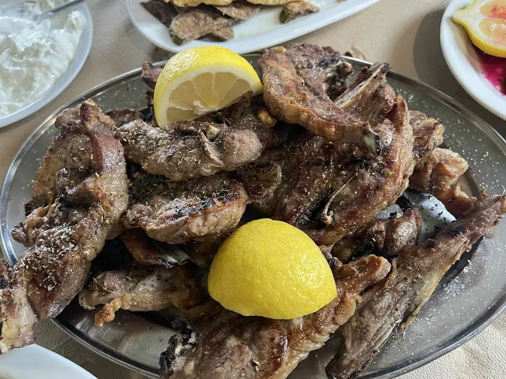 Tavern Bakoutis Nikolaos_Kastélla_slider_image_3