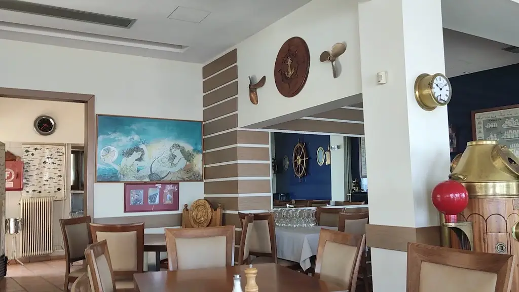 Jane L_Panorama_Kastélla_review