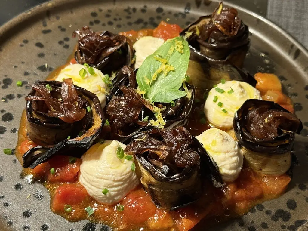 Elwyn_Yefsiplous_Kárystos_review