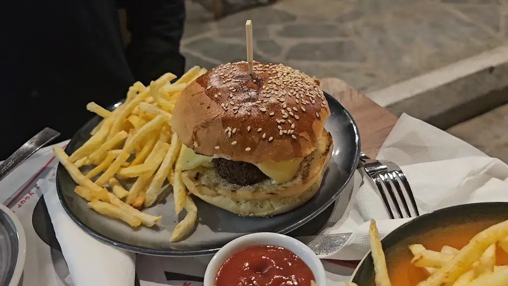 Μr. Jay's Steak & burger_Kárystos_slider_image_2