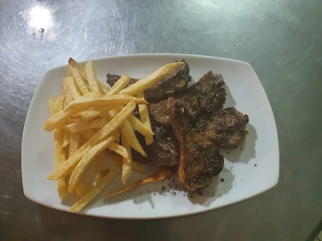 CASTELLO ROSSO RESTAURANT_Kárystos_slider_image_3