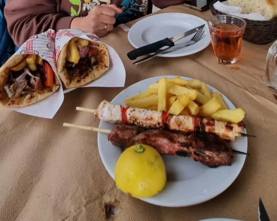 Monika Monika_O Panourias Tavern / Grill_Kárystos_Bewertung