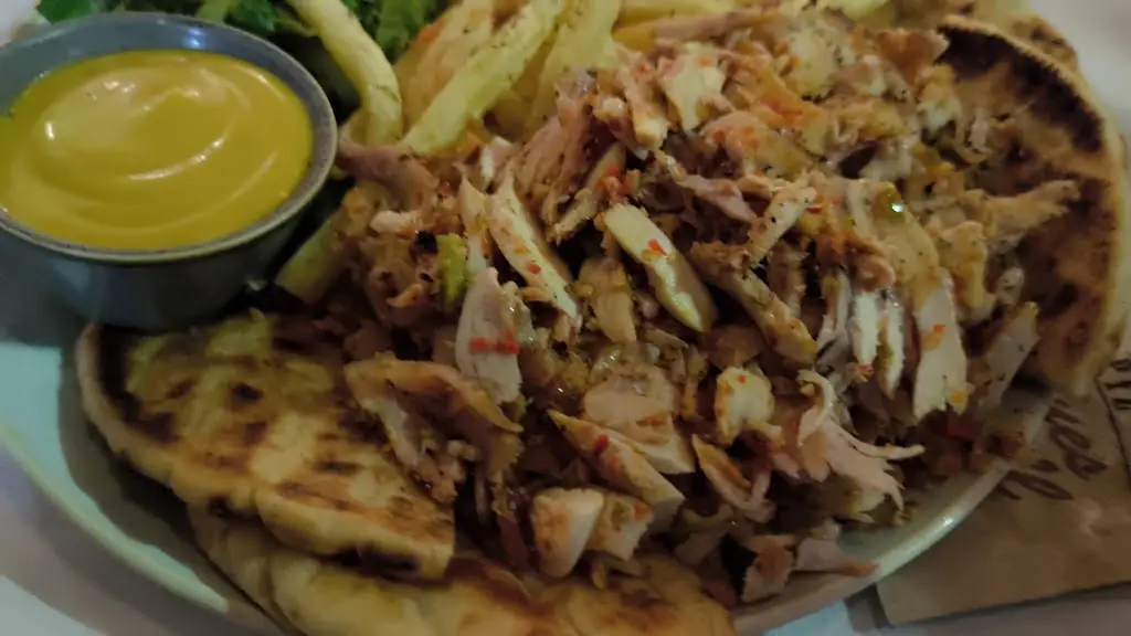 O Paris_Álimos_slider_image_2