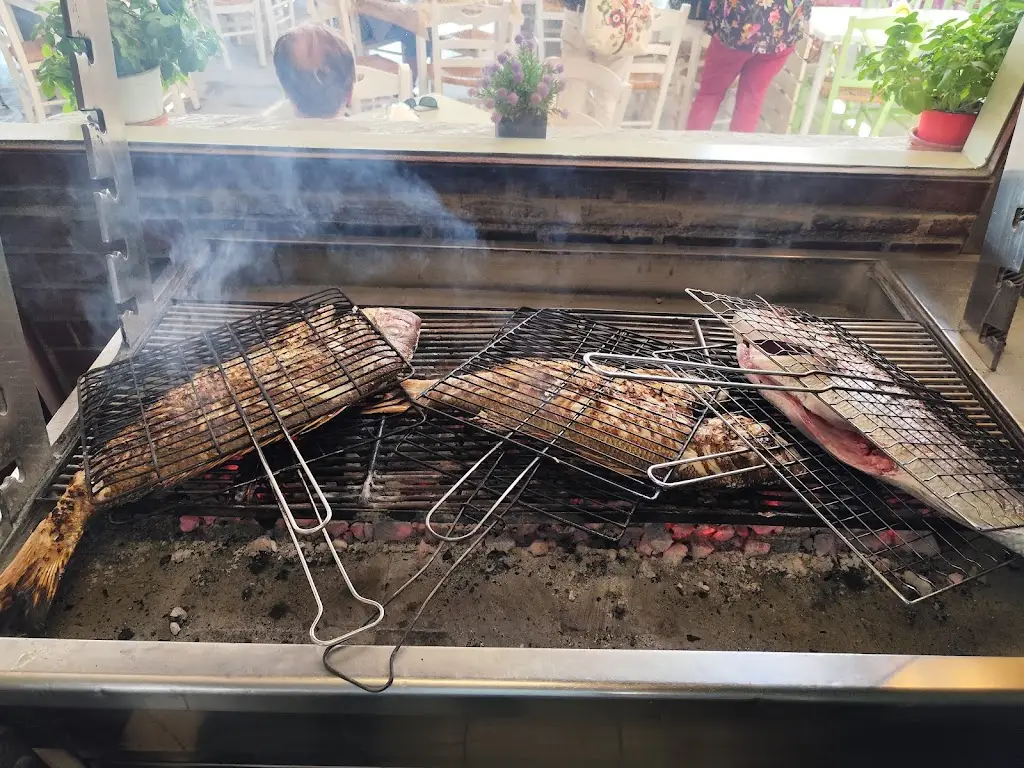 Ο ΜΑΡΙΝΟΣ ψαροταβέρνα μεζεδοπωλείο_Kárystos_slider_image_2