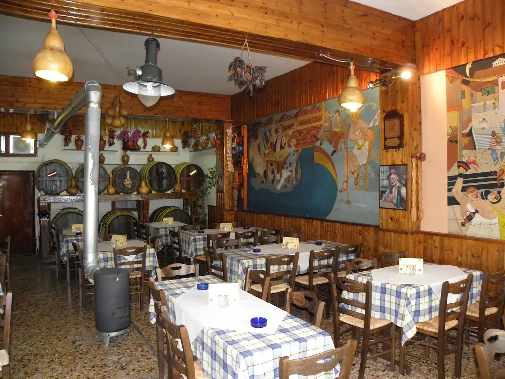 TAVERN "Socrates" Restaurant in Kírra