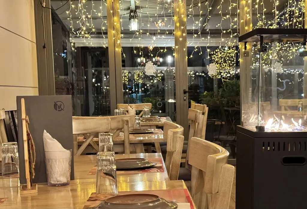 Μοίρες Μεζεδοπωλείο Restaurant in Álimos